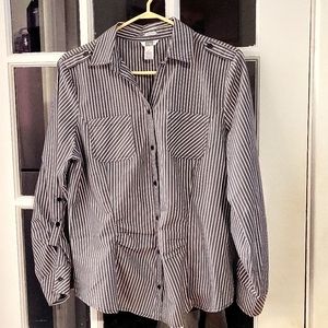 Women's grey& white long sleeves top stretch tag brand. Size 12 pre-owned.